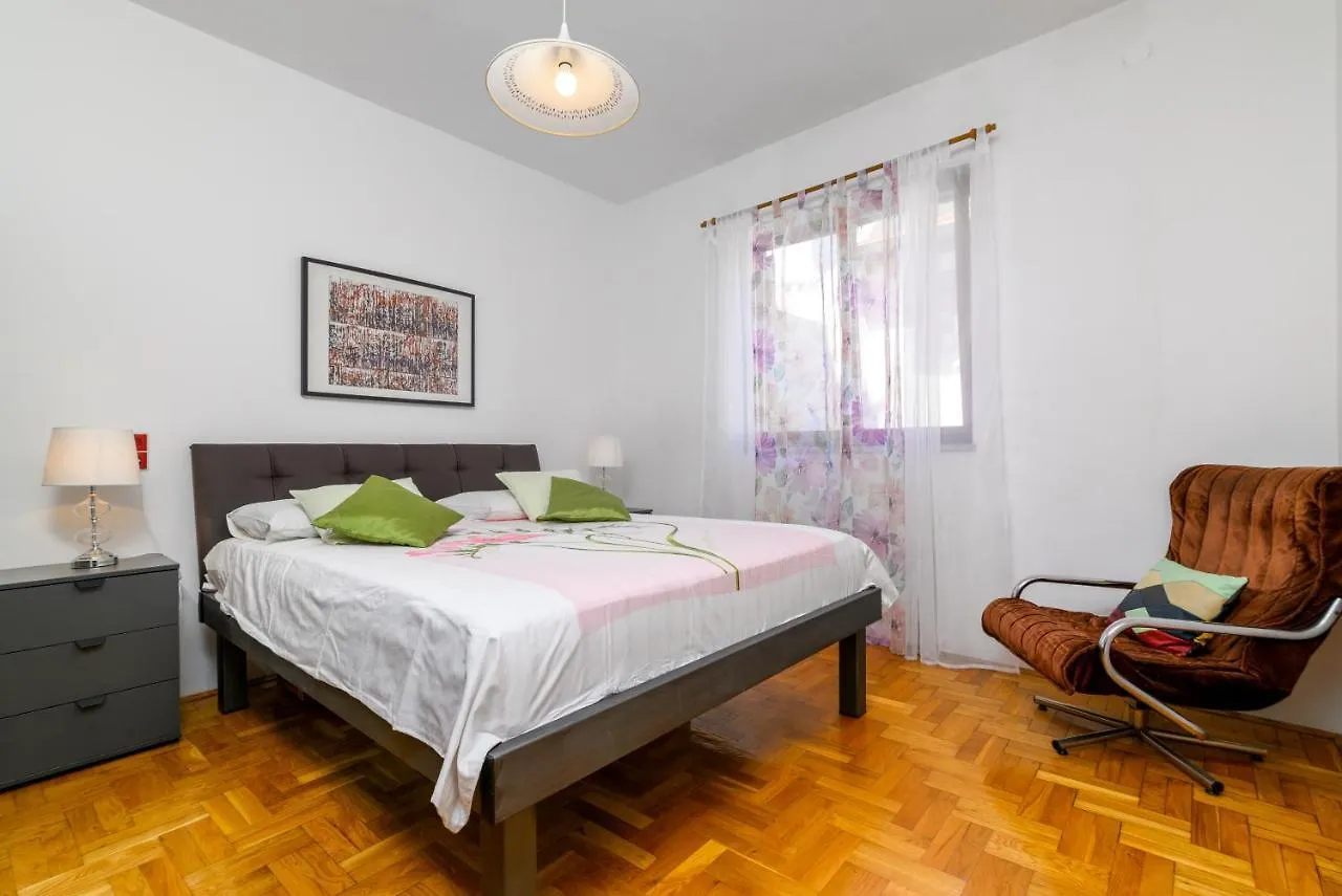 Apartments With Wifi Pula - 20346