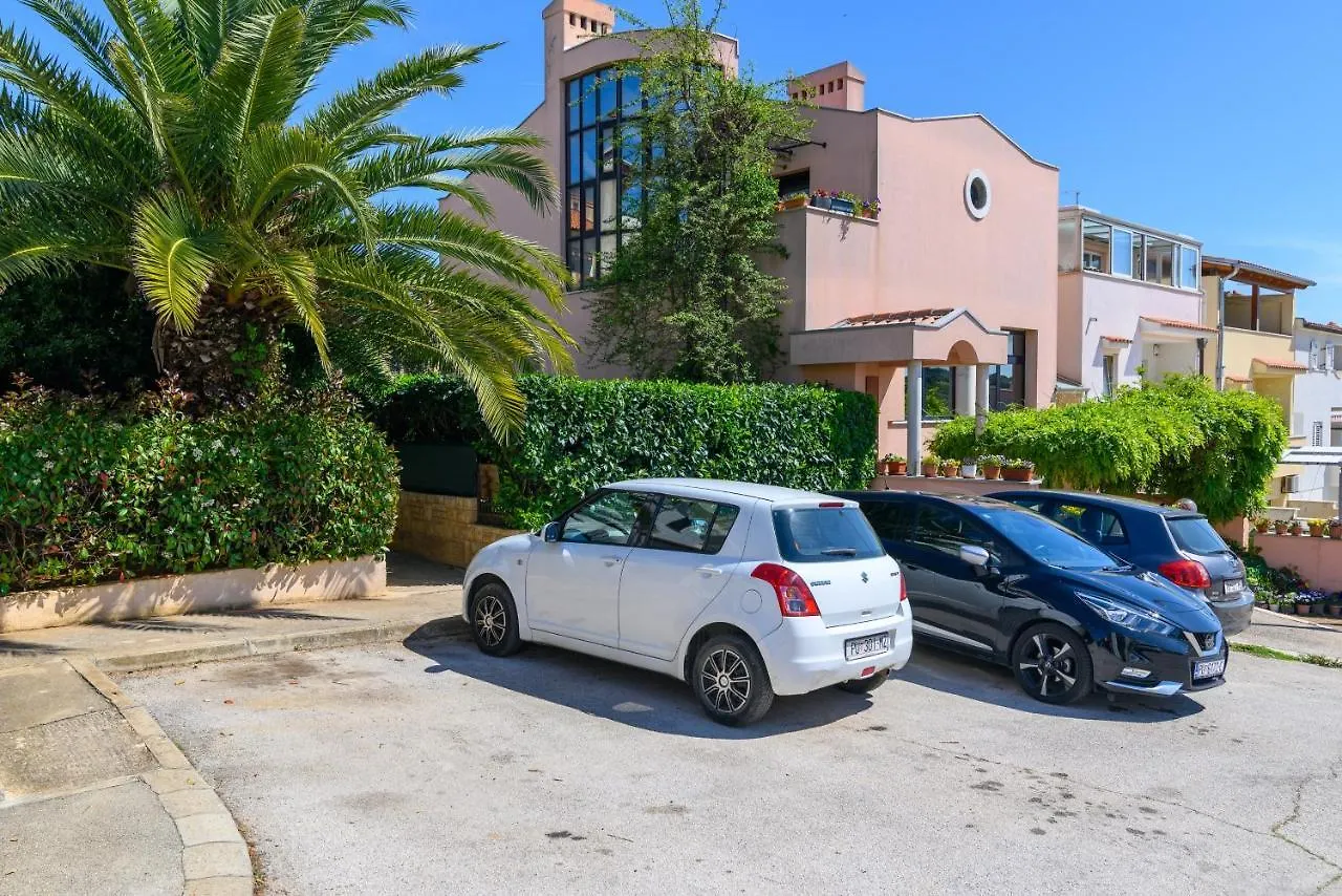 Apartments With Wifi Pula - 20346
