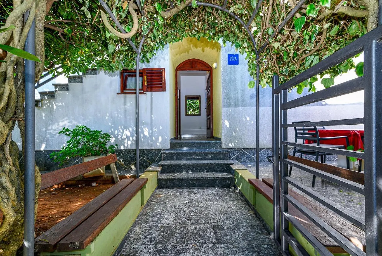 Apartments With Wifi Pula - 20346 0*,  Croatia