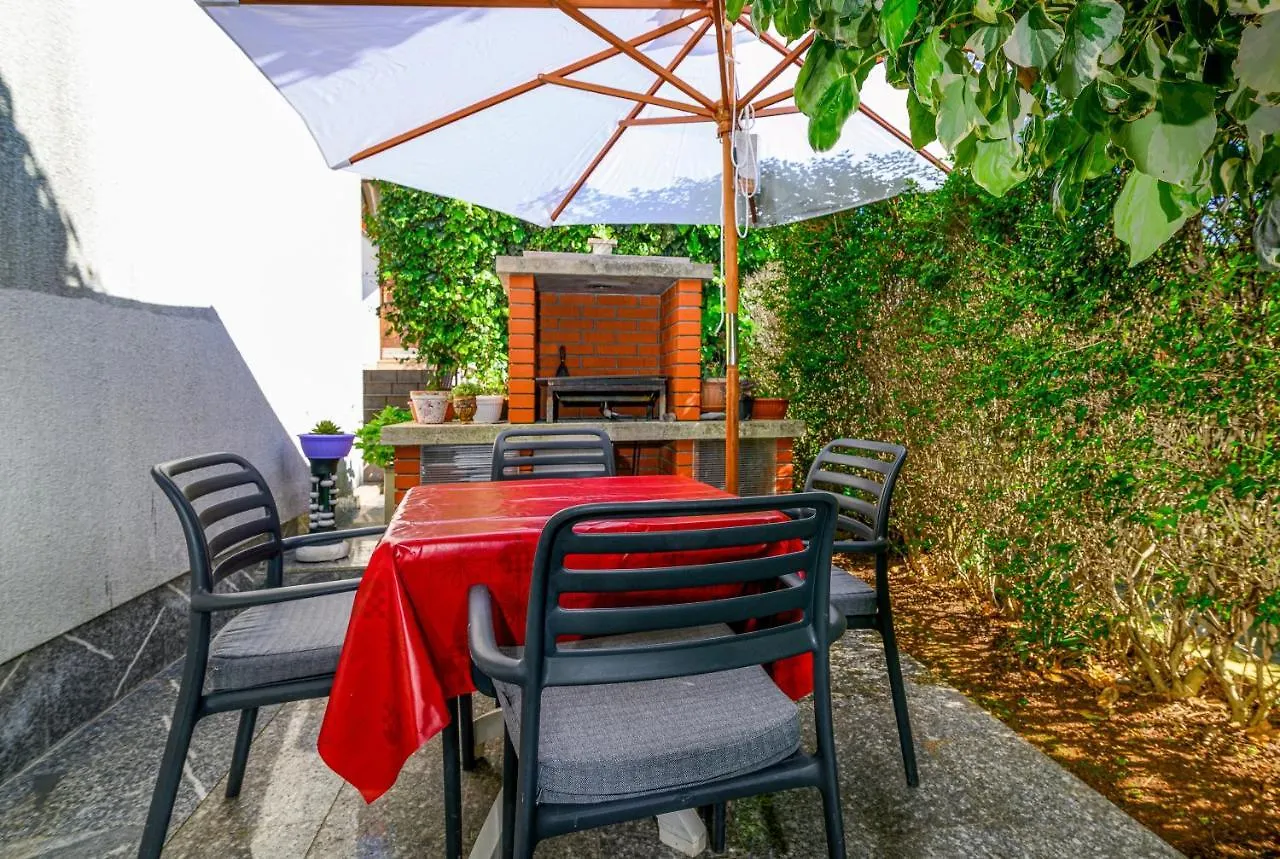 Apartments With Wifi Pula - 20346